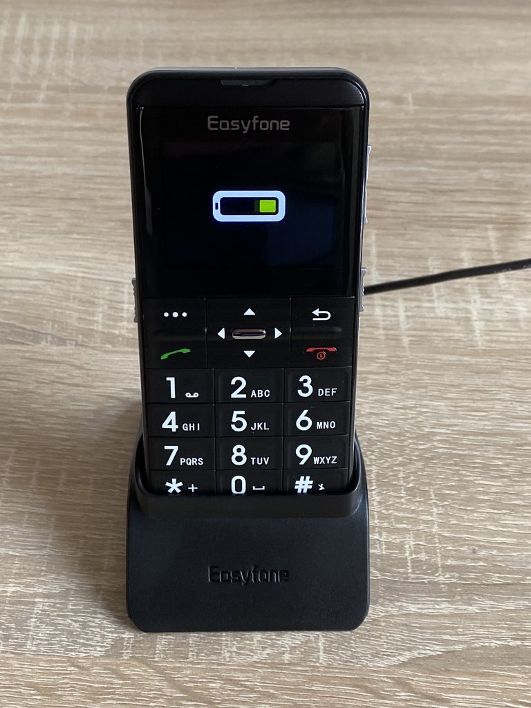 Easyfone Prime-A7 Seniorenhandy Laden in der Ladeschale