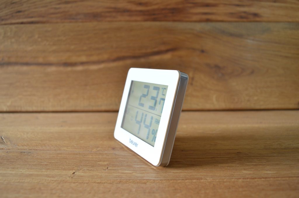 Beurer HM16 Thermo-Hygrometer Seitenansicht schräg