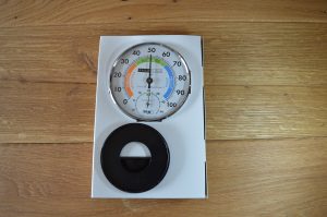 TFA Dostmann Präzisions Thermo-Hygrometer Verpackungsinhalt