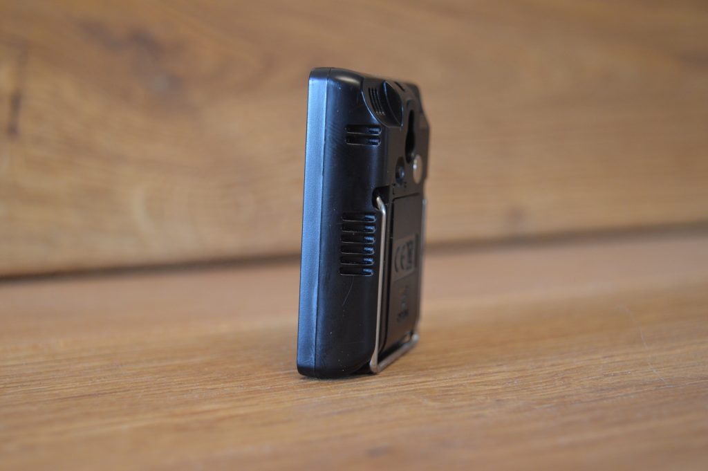 Daquas HM1 Thermo-Hygrometer Seitenansicht mit eingeklapptem Ständer