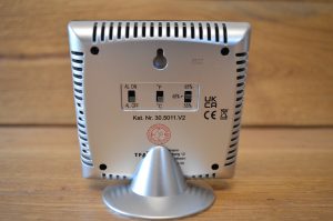 TFA Dostmann Comfort Control Thermo-Hygrometer Rückansicht Bedienelemente