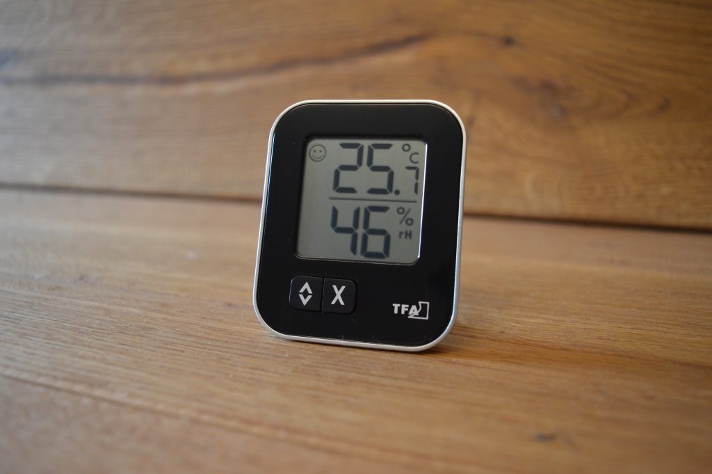TFA Dostmann Moxx Thermo-Hygrometer Frontansicht