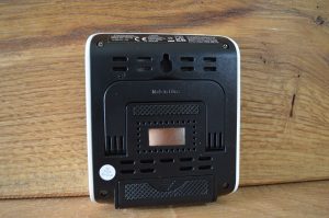 ThermoPro TP152 Thermo-Hygrometer Rückansicht mit eingeklapptem Standfuß