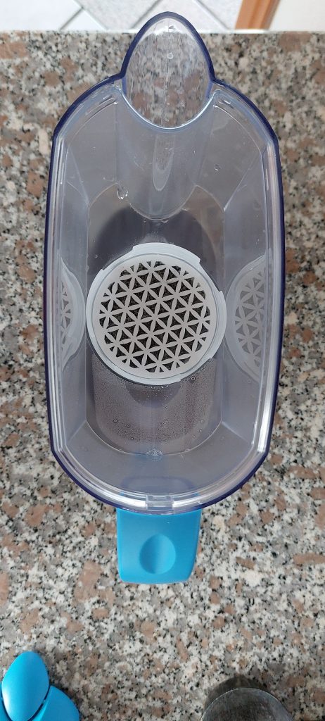 AcalaQuell Swing Wasserfilter Blick in die Kanne