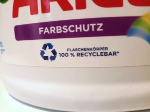 Ariel Color+ Flüssig Waschmittel, Verpackung Vorderseite, Beschriftung Flaschenkörper recycelbar
