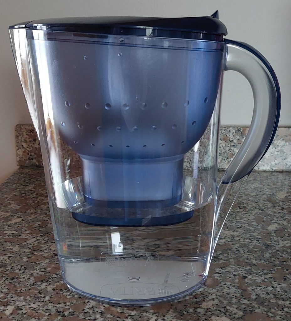 BRITA Marella XL Wasserfilter mit gefiltertem Wasser