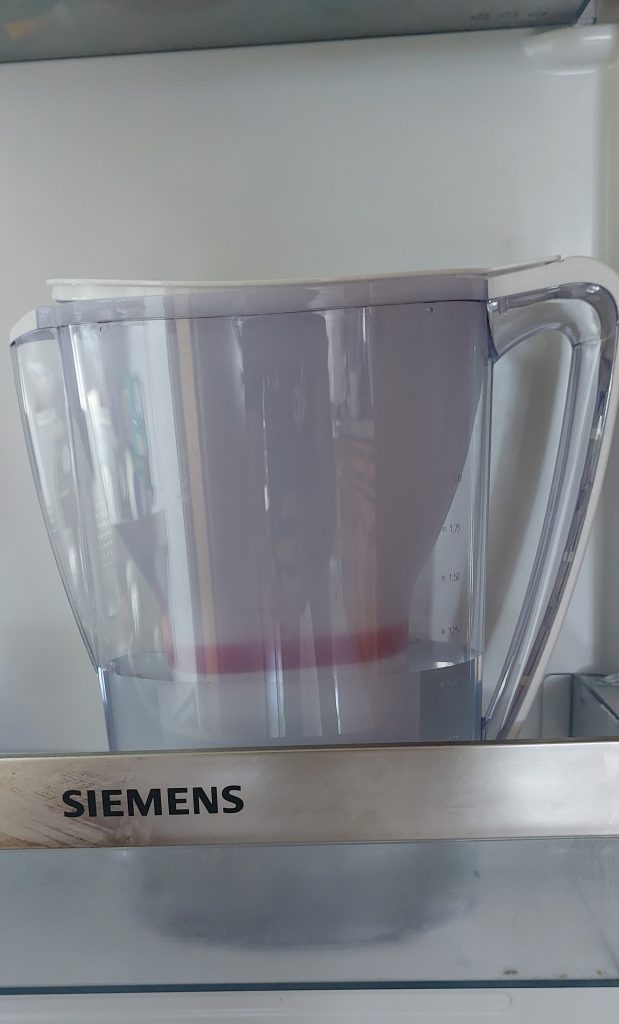BWT Wasserfilter in der Kühlschranktür