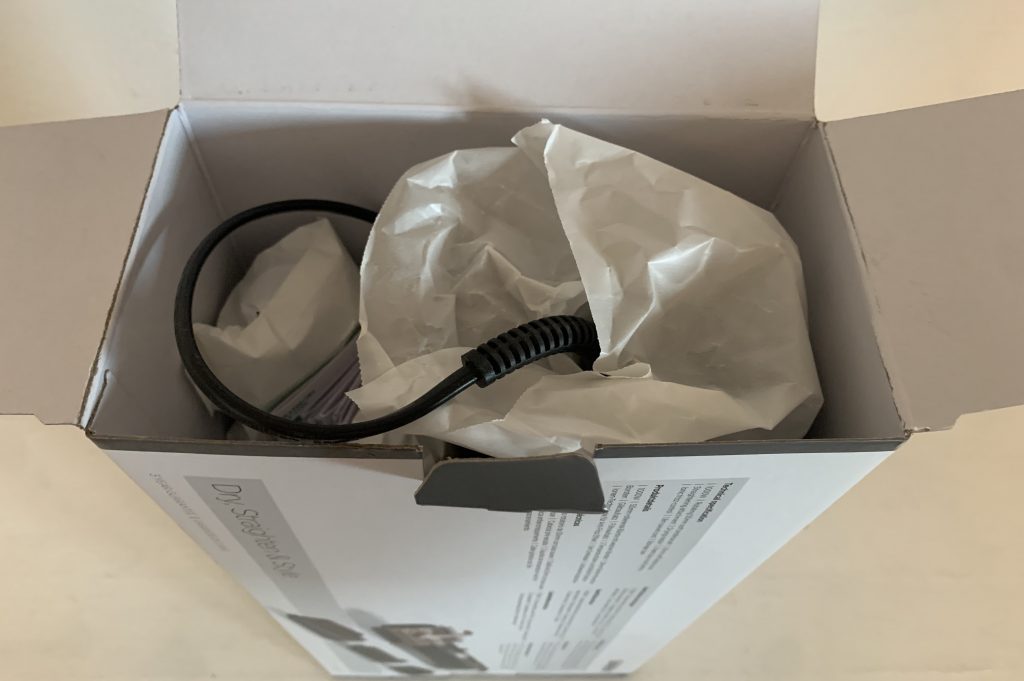 BaByliss AS200E Warmluftbürste im geöffneten Karton von oben