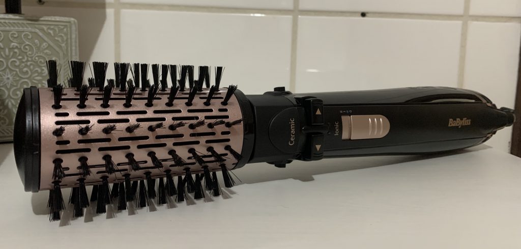 BaByliss AS200E Warmluftbürste mit aufgesteckter 5-Zentimeter-Rundbürste