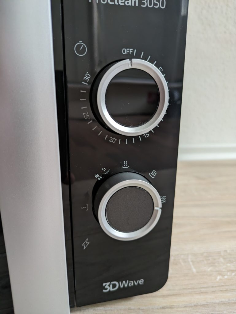 Bedienfeld der Cecotec Microondas ProClean 3050 Mikrowelle (2)