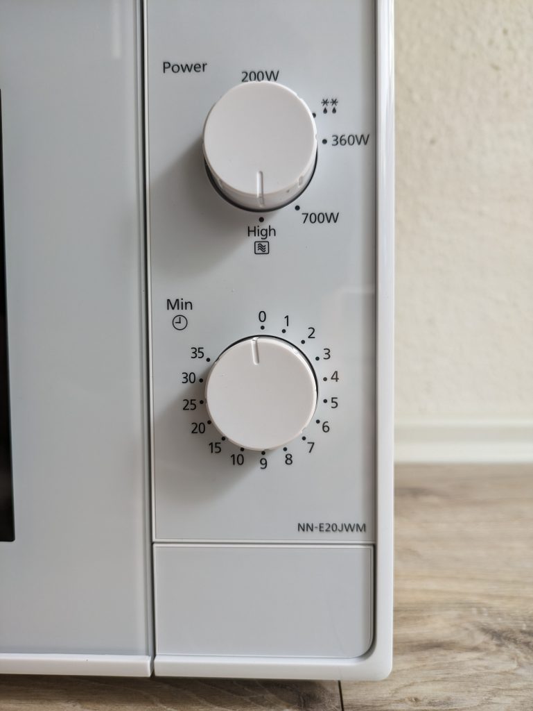 Bedienfeld der Panasonic NN-E20JWMEPG Mikrowelle