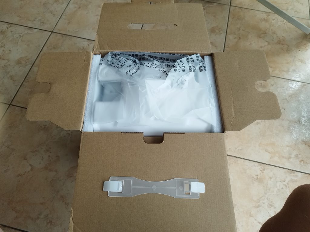 Einzelverpackung-der-Wasserstation-der-SwitchBot-S10-Saug-Wisch-Roboter