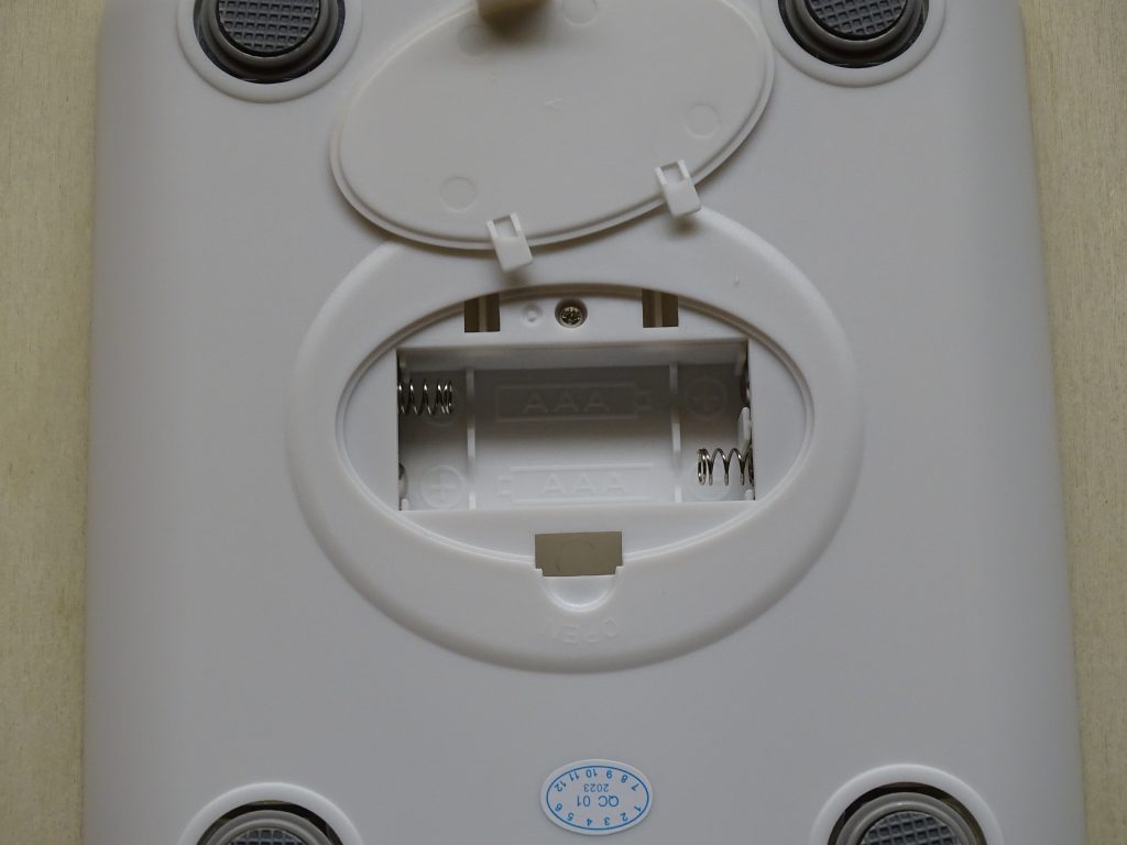 GRIFEMA Küchenwaage Batteriefach geöffnet
