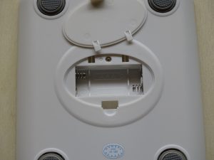 GRIFEMA Küchenwaage Batteriefach geöffnet