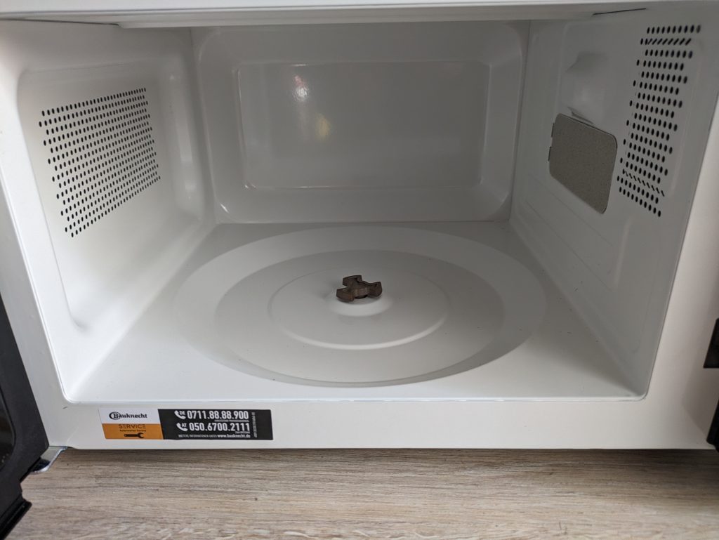Garraum der Bauknecht MWK 201 B Mikrowelle