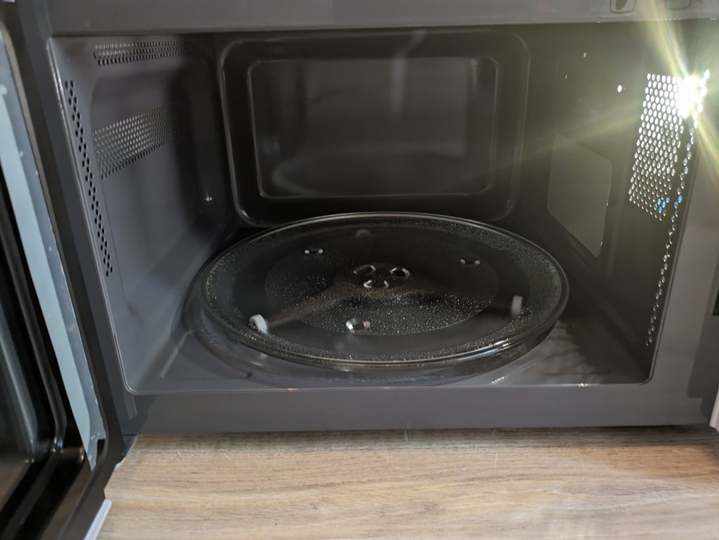 Garraum der Bosch FFL023MW0 Serie 2 Mikrowelle