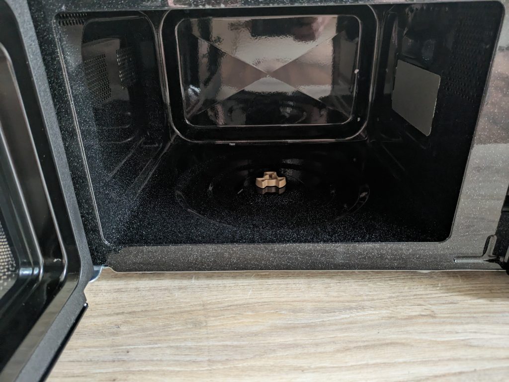 Garraum der Cecotec Microondas ProClean 3050 Mikrowelle