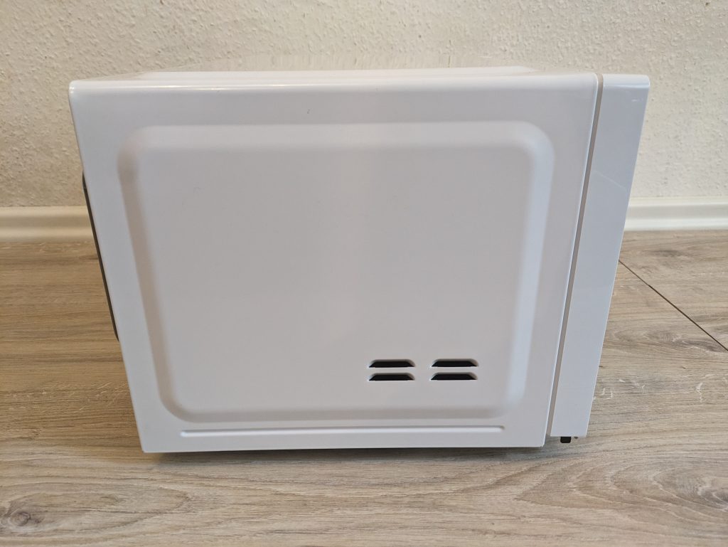 Garraum der Siemens FF023LMW0 iQ300 Mikrowelle von rechts