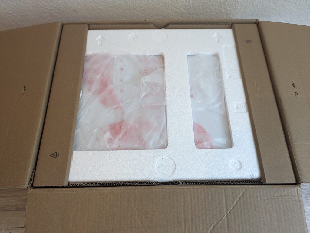 Geöffnete Verpackung der Bosch FFL023MW0 Serie 2 Mikrowelle