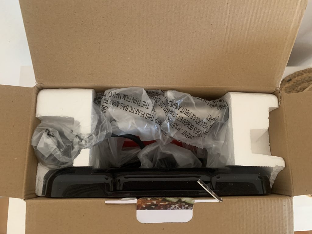 George Foreman 25030-56 Konatktgrill im geöffneten Karton von oben