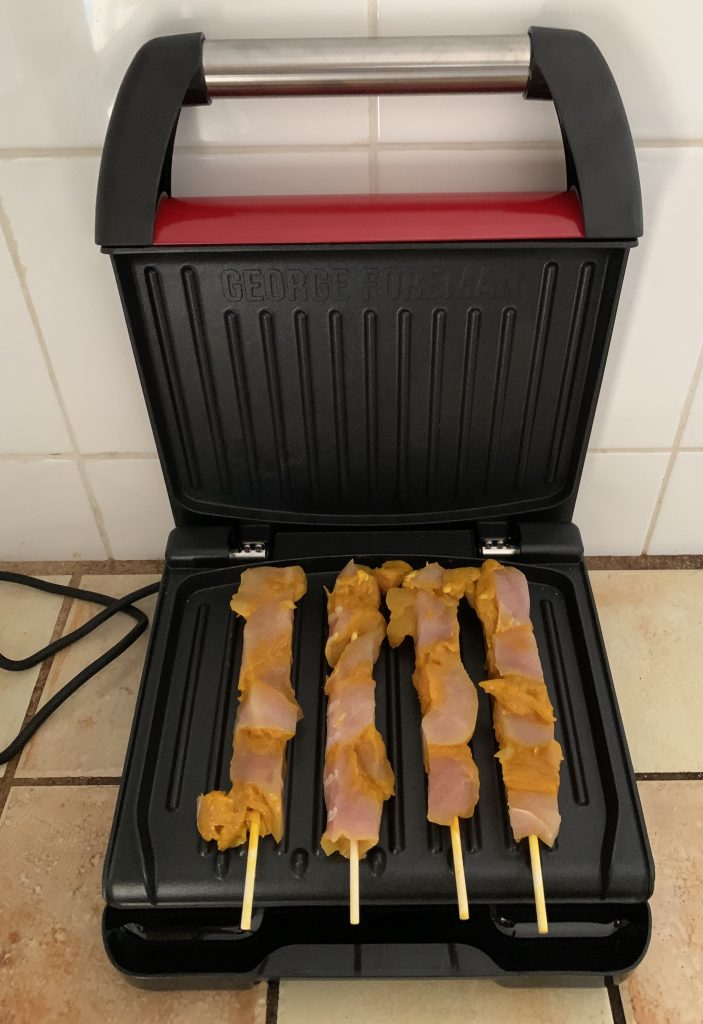 George Foreman 25030-56 Konatktgrill mit Hähnchenspießen zum Grillen