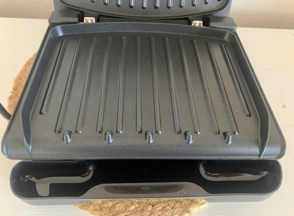 George Foreman 25030-56 Konatktgrill mit eingesetzter Auffangschale