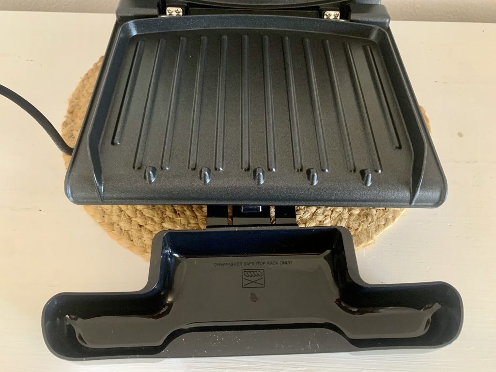 George Foreman 25030-56 Konatktgrill mit herausgeschobener Auffangschale