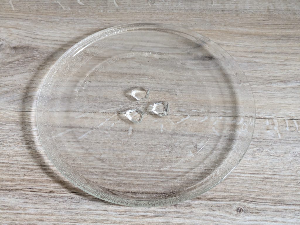 Glasteller der Cecotec Microondas ProClean 3050 Mikrowelle