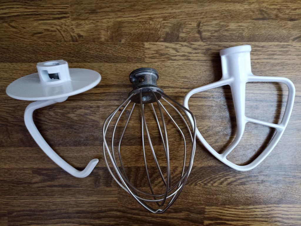KitchenAid 5K45SSESL Küchenmaschine, Aufsätze im Lieferumfang