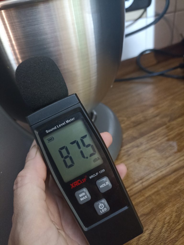 KitchenAid 5K45SSESL Küchenmaschine, Messen der Lautstärke in Dezibel