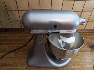 KitchenAid 5K45SSESL Küchenmaschine, mit Knethaken und Schüssel