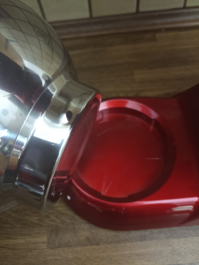Klarstein Bella Elegance Küchenmaschine, Schüssel einsetzen