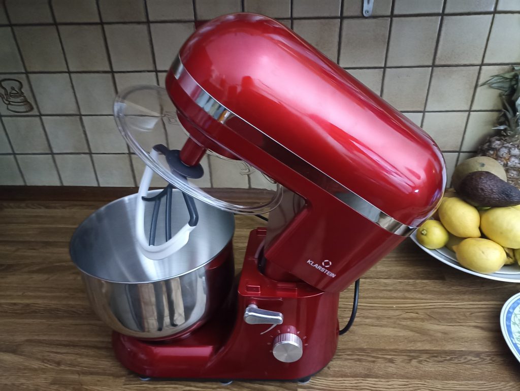 Klarstein Bella Elegance Küchenmaschine, hochegklappt mit Flachrührer