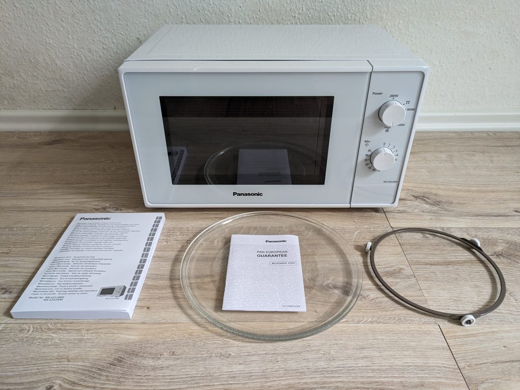 Lieferumfang der Panasonic NN-E20JWMEPG Mikrowelle