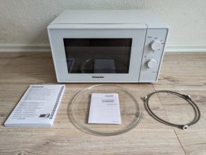 Lieferumfang der Panasonic NN-E20JWMEPG Mikrowelle