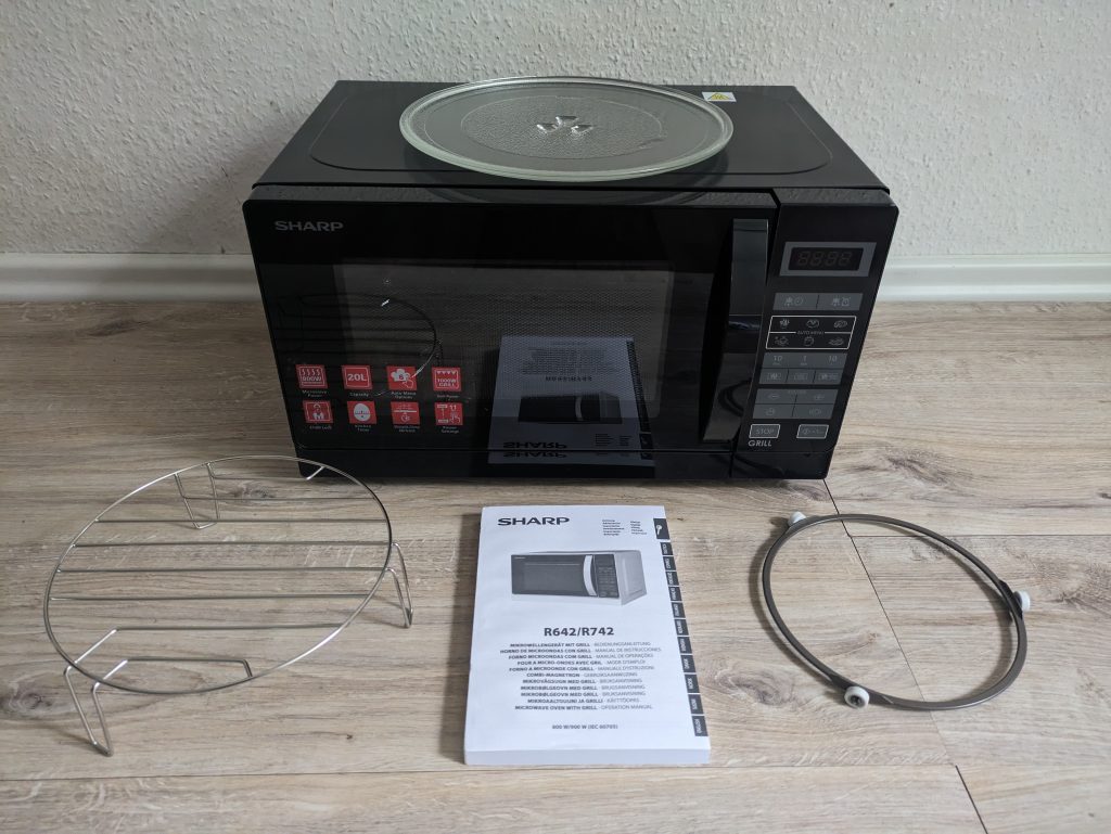 Lieferumfang der Sharp R642BKW Mikrowelle