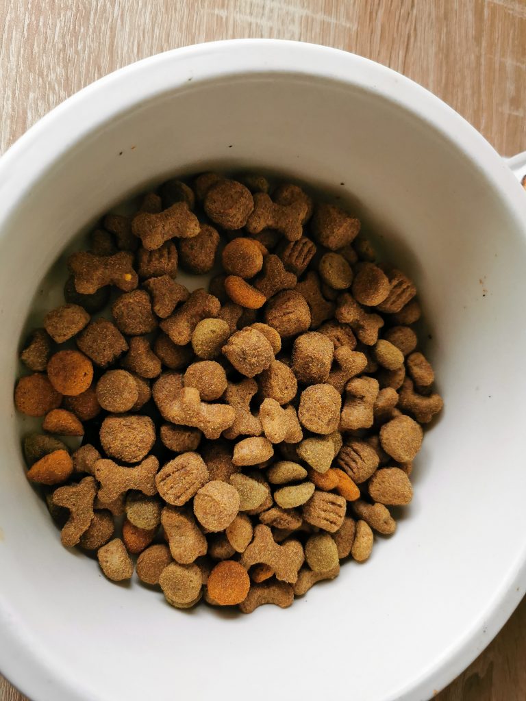 PURINA BENEFUL Glückliche Jahre 7+ Senior Hundetrockenfutter im Napf