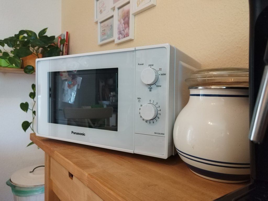 Panasonic-NN-E20JWMEPG-Mikrowelle-in-der-Kueche