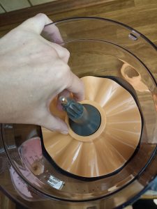 Philips Viva Collection Küchenmaschine, Emulgierscheibe einbauen