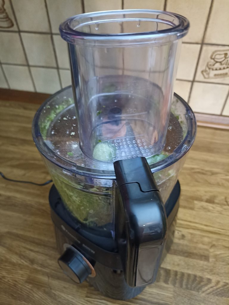 Philips Viva Collection Küchenmaschine, Gurke geraspelt