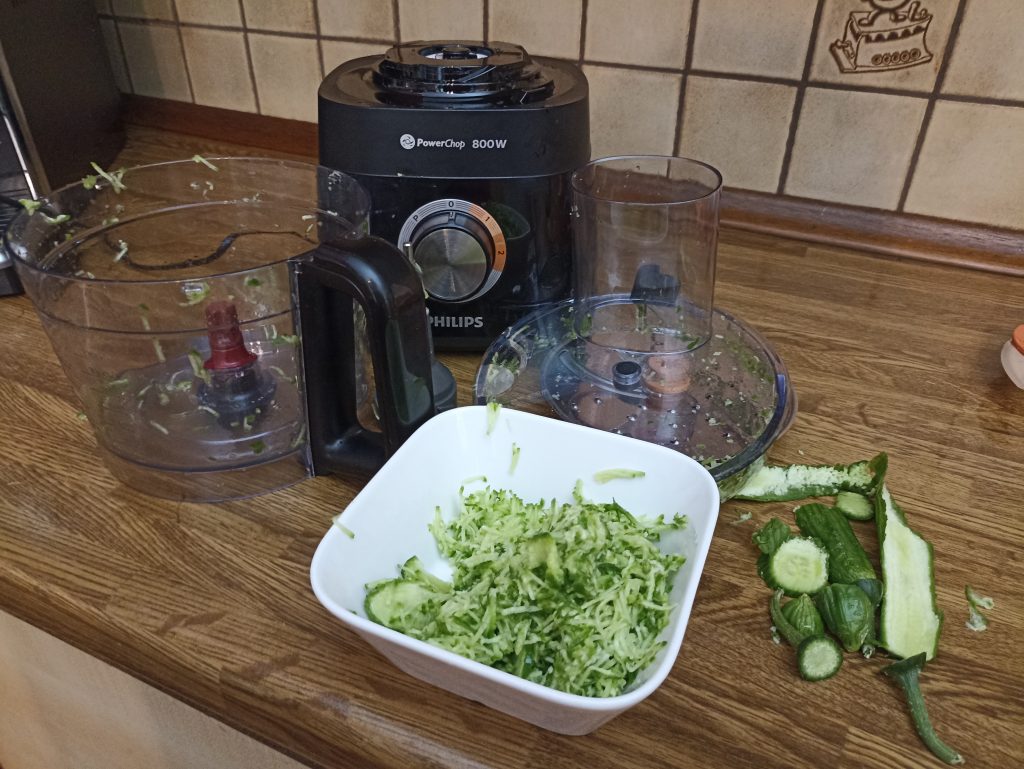 Philips Viva Collection Küchenmaschine, Gurke raspeln Ergebnis