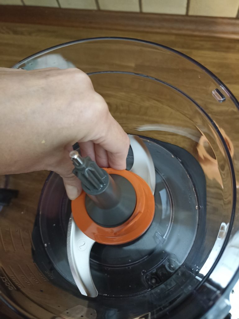 Philips Viva Collection Küchenmaschine, Messereinheit einbauen
