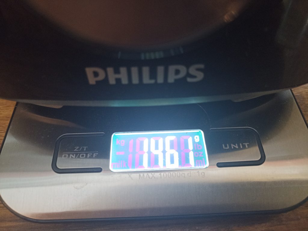 Philips Viva Collection Küchenmaschine, Wiegen auf der Waage