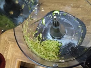 Philips Viva Collection Küchenmaschine, geraspelte Gurke