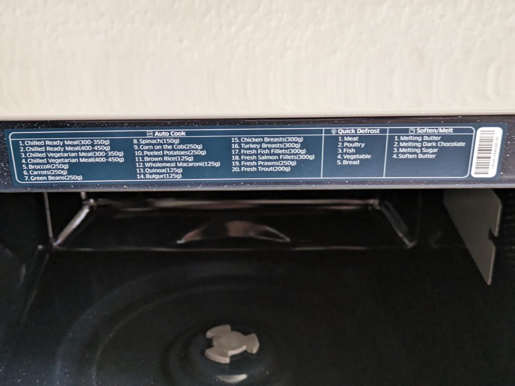 Programme der Samsung MS2AK3515ASEG Mikrowelle auf dem Gehäuse
