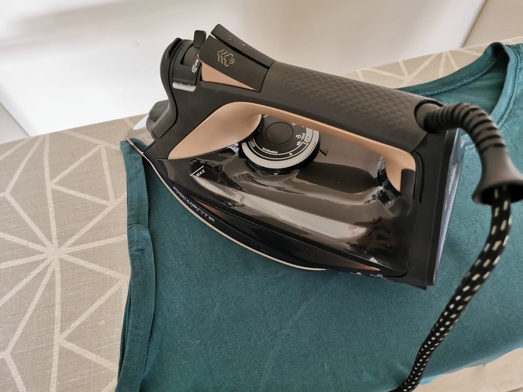 Rowenta DW5325 Focus Excel Dampfbügeleisen Bügeln TShirt