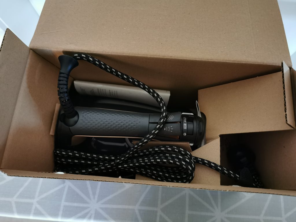 Rowenta DW5325 Focus Excel Dampfbügeleisen Verpackung geöffnet