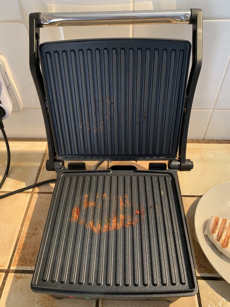 Russell Hobbs ‎17888-56 3-in-1-Kontaktgrill Grillplatten nach der Verwendung