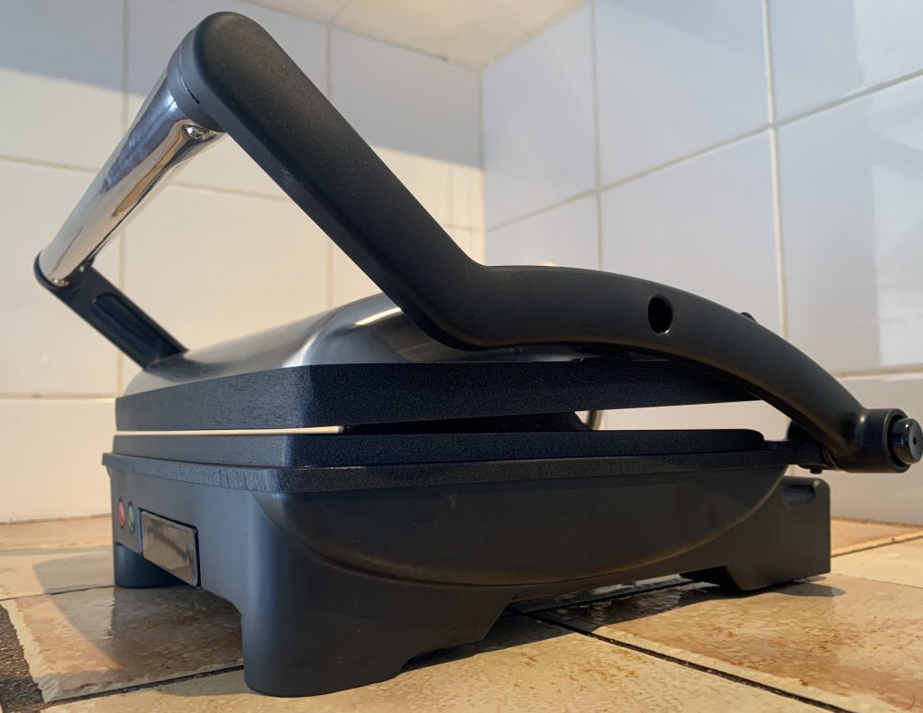 Russell Hobbs ‎17888-56 3-in-1-Kontaktgrill mit Grillgut und verschlossenem Deckel