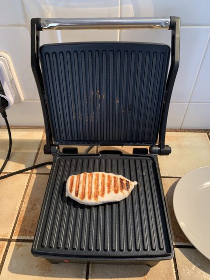 Russell Hobbs ‎17888-56 3-in-1-Kontaktgrill mit Hähnchenfilet nach 5 Minuten Grillzeit
